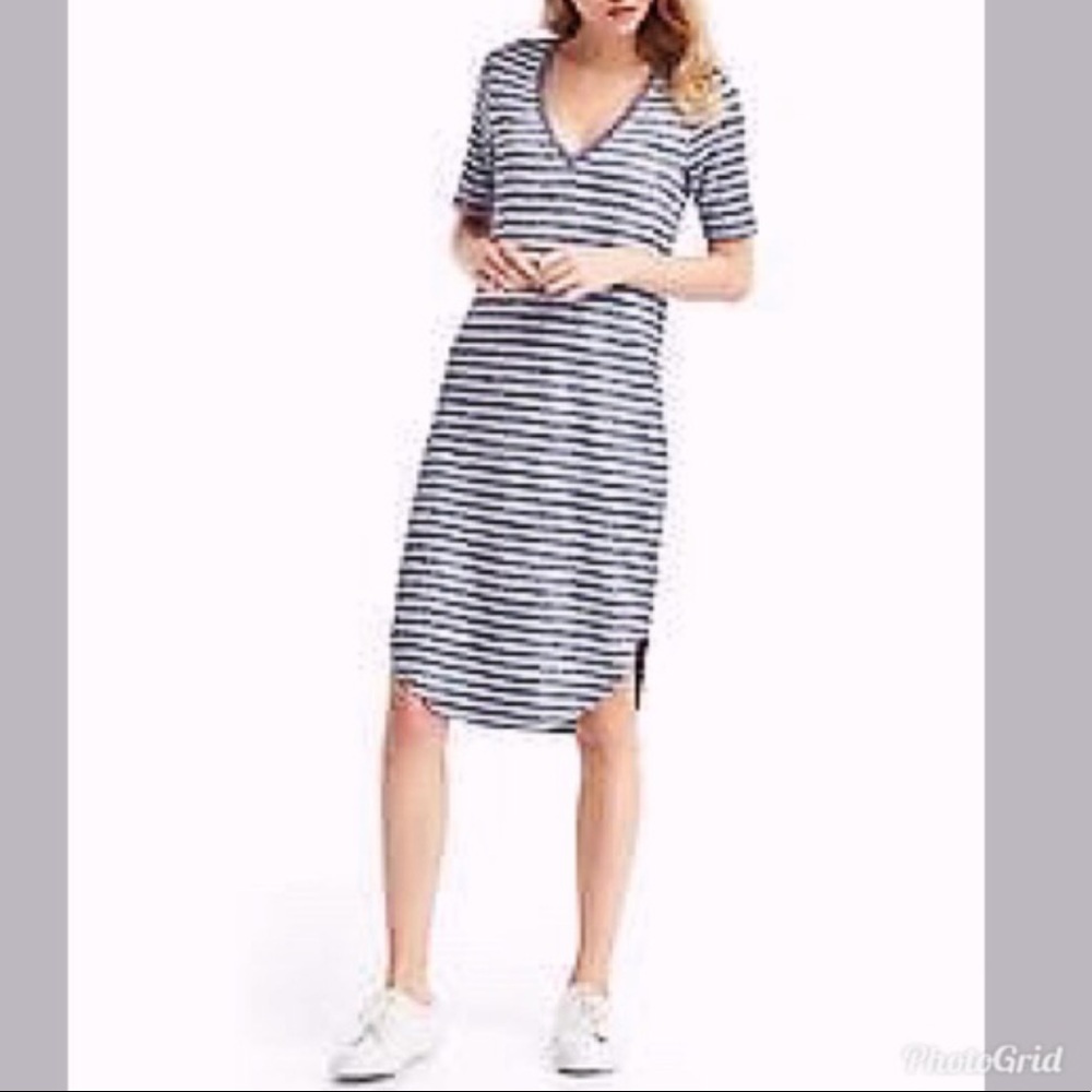 Gap Softspun V-neck Midi Dress